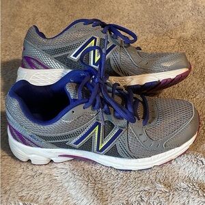 Women’s sneakers size 7